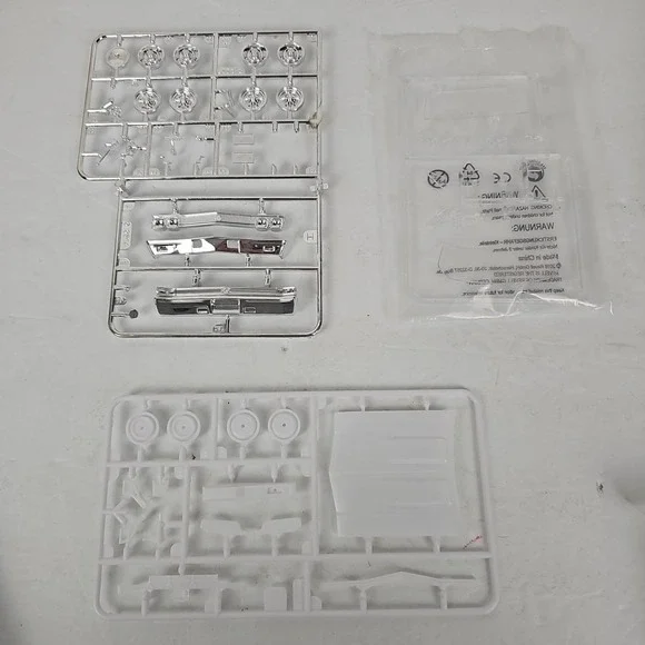 Revell 07662 1968 ChevyTM ChevelleTM SSTM 396 1:25 Scale Model Kit PARTIAL COMP - Picture 7 of 11